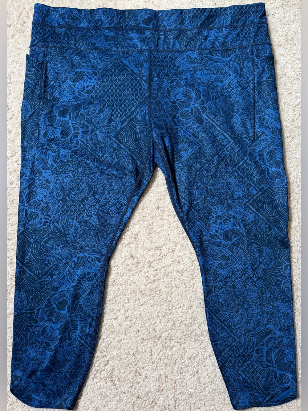 Athleta 2X Blue Floral Paisley Pocket Crop Leggings